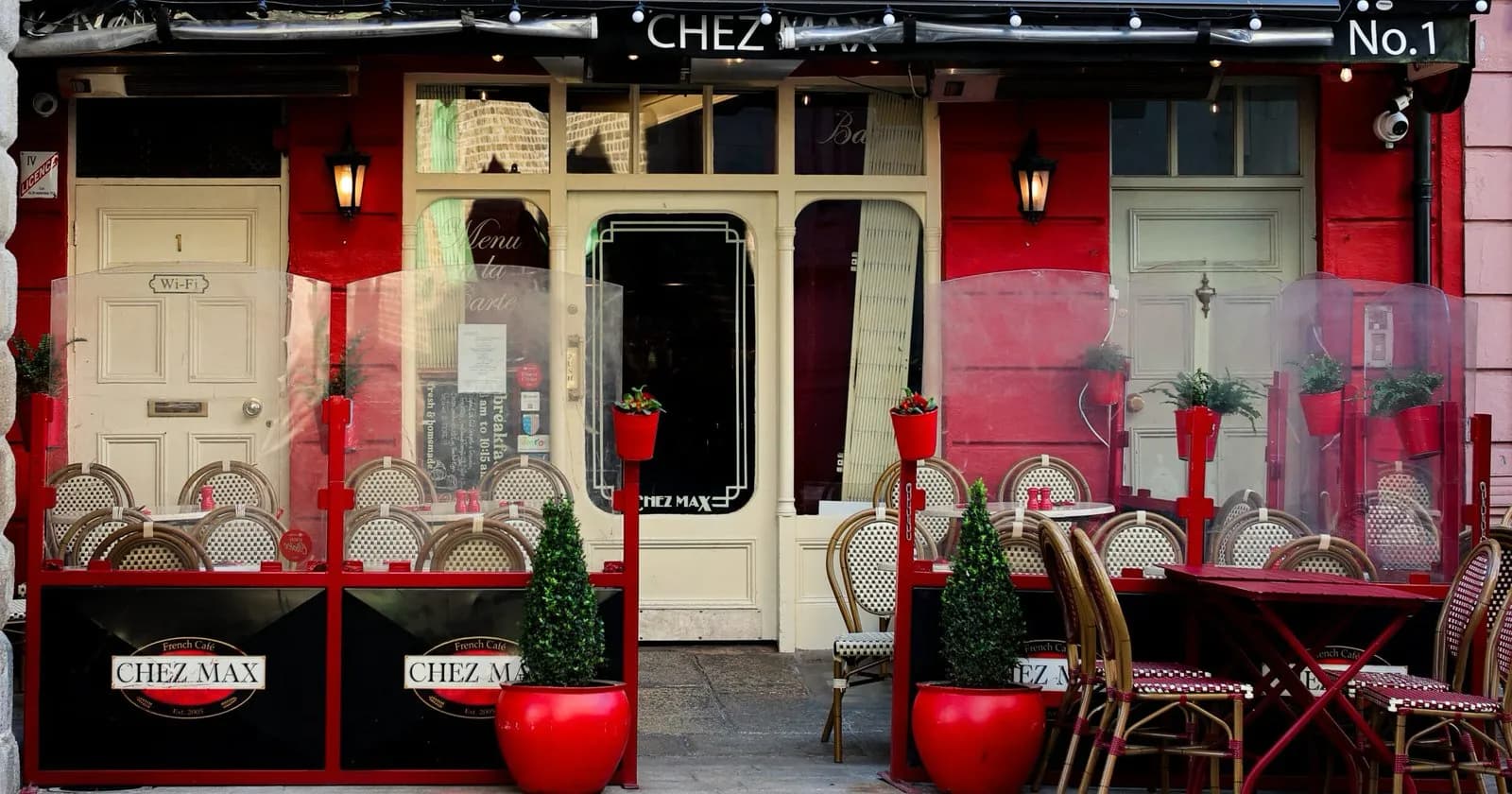 A table dressed the French way at Chez Max